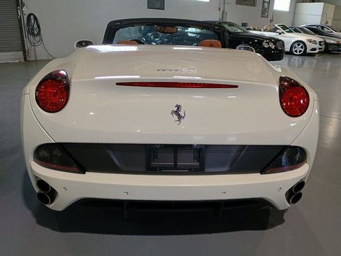 Used 2011 Ferrari California RWD image 4