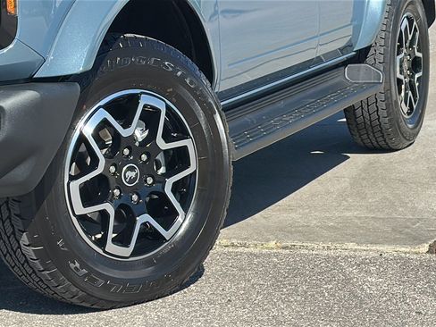 Used 2025 Ford Bronco Outer Banks AWD/4WD image 3