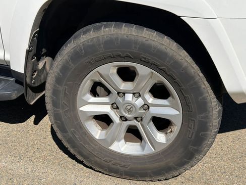 Used 2019 Toyota 4Runner SR5 AWD/4WD image 22