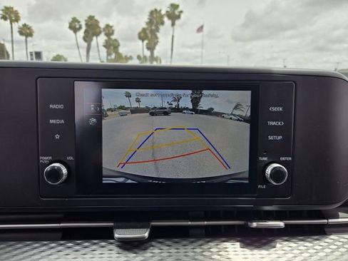 Used 2024 Kia Carnival LX FWD image 9