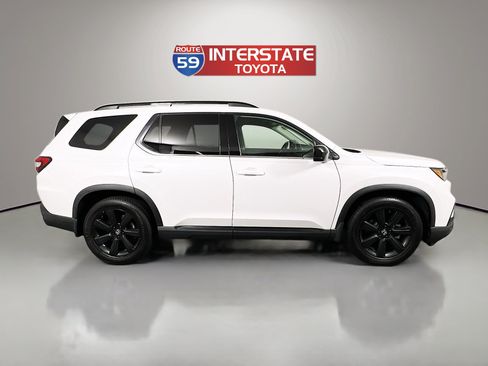Used 2023 Honda Pilot Touring image 8