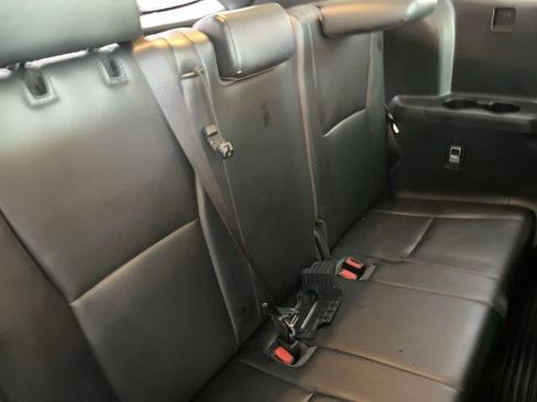Used 2023 Toyota Highlander XLE FWD image 23