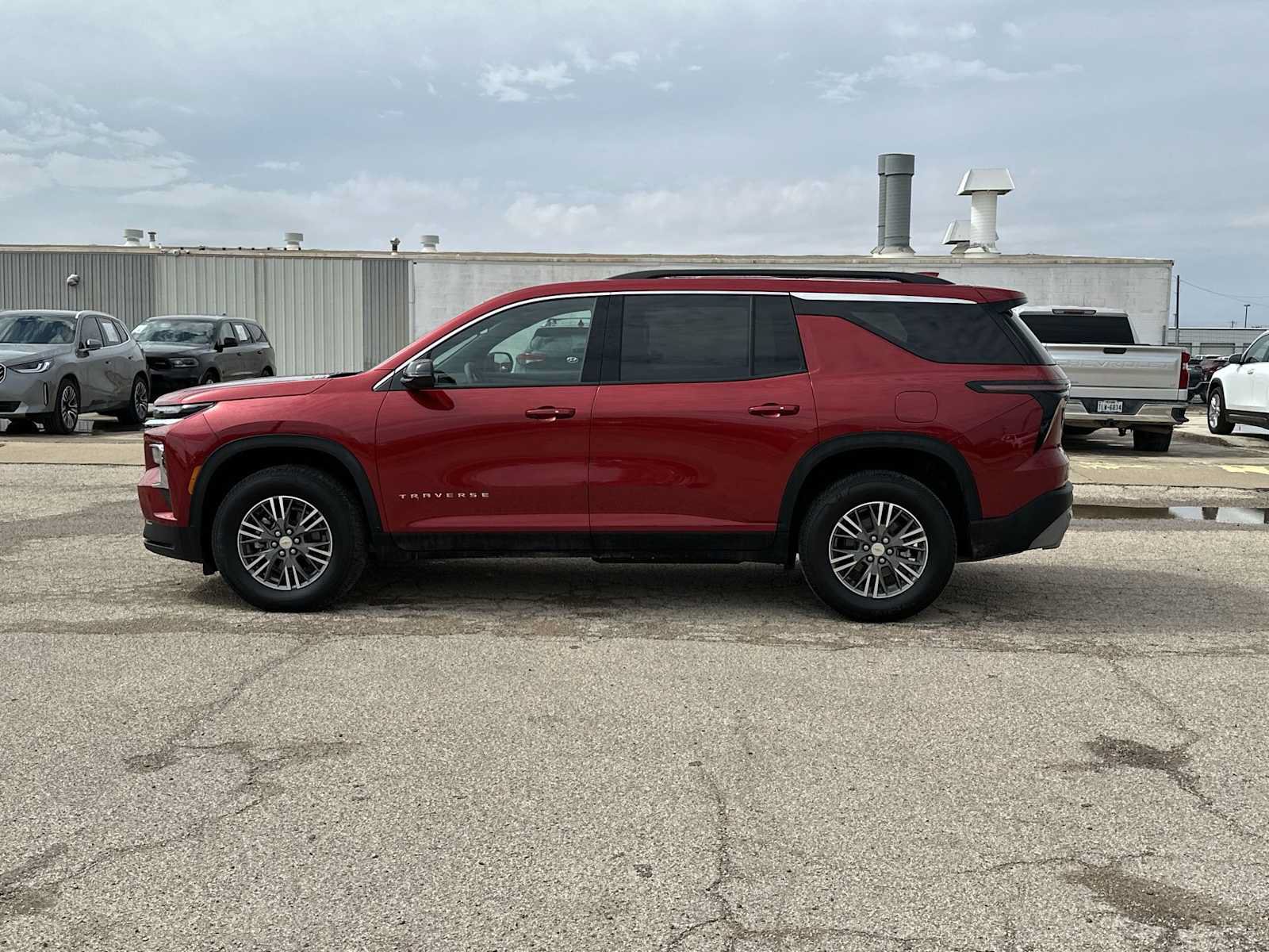 Used 2027 Chevrolet Traverse LT FWD image 5