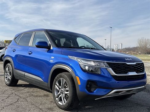 Used 2023 Kia Seltos LX image 2