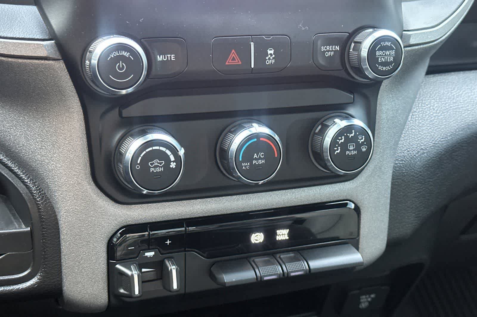 Used 2024 RAM 2500 Tradesman w/ Chrome Appearance Group AWD/4WD image 21