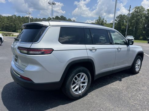 Used 2023 Jeep Grand Cherokee L Laredo image 5