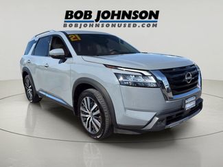 Used 2022 Nissan Pathfinder Platinum w/ Cargo Package AWD/4WD video 1