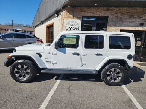 Used 2018 Jeep Wrangler Unlimited Sahara image 2