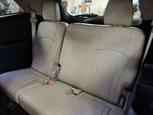 Used 2018 Buick Enclave Essence AWD/4WD image 8