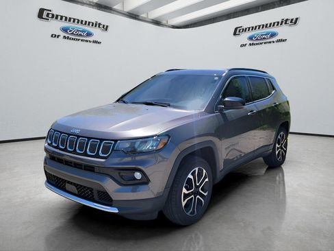 Used 2022 Jeep Compass Limited w/ Sun and Sound Group AWD/4WD image 11