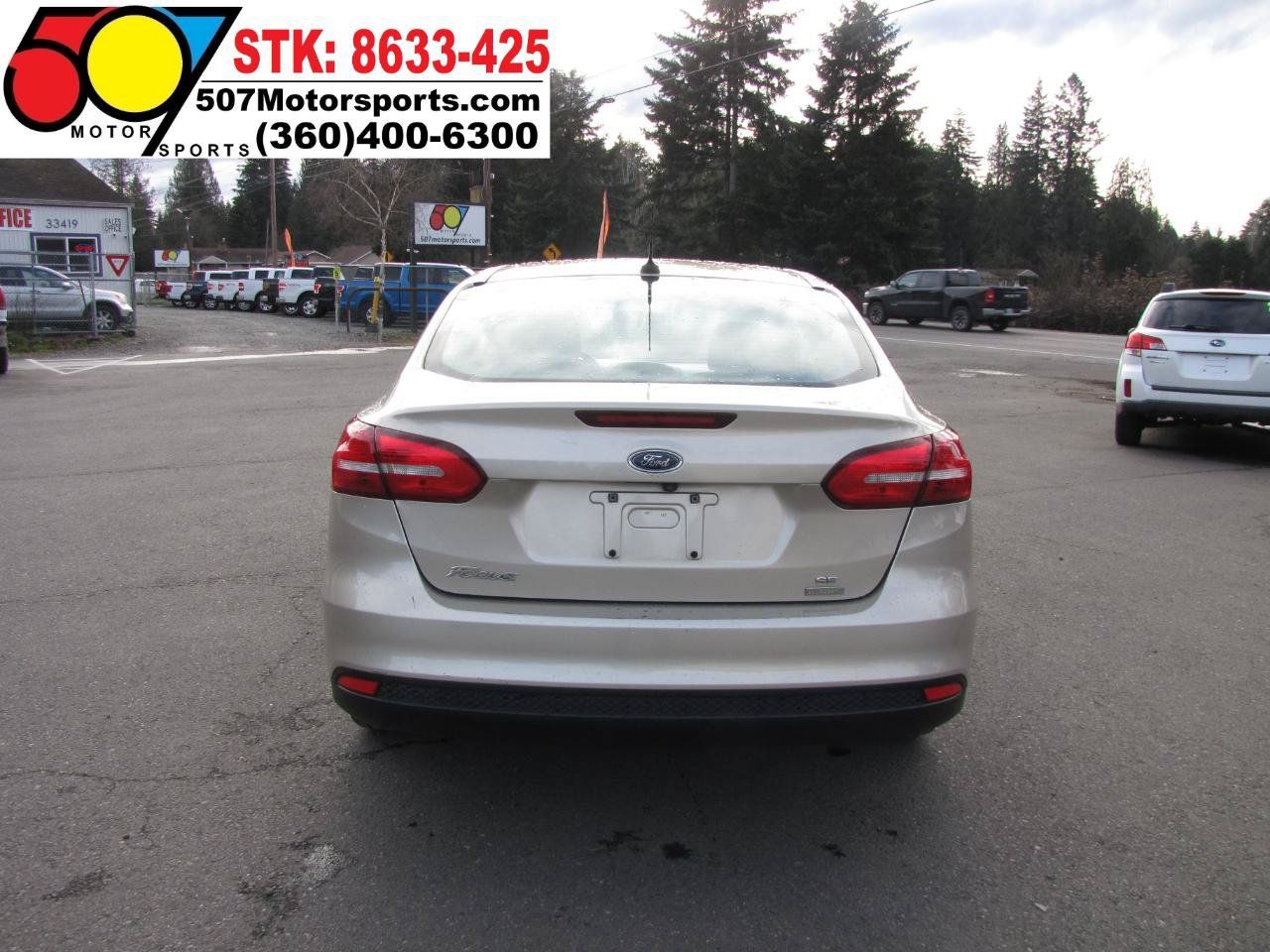 Used 2018 Ford Focus SE w/ Cold Weather Package FWD image 6