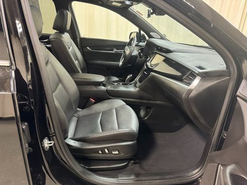 Used 2025 Cadillac XT6 Premium Luxury image 29