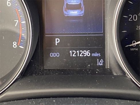 Used 2022 Toyota C-HR image 27