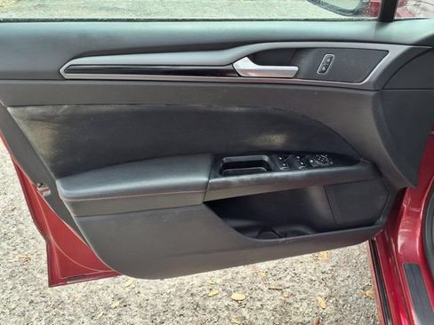 Used 2016 Ford Fusion SE w/ Equipment Group 201A FWD image 13