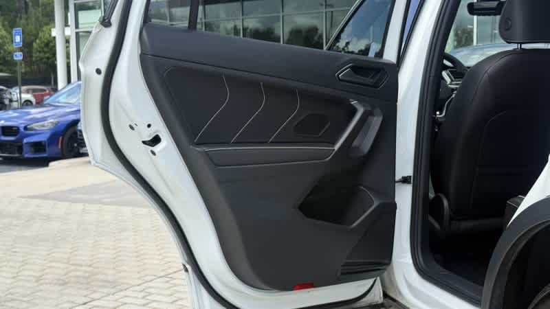 Used 2022 Volkswagen Tiguan SEL R-Line AWD/4WD image 16