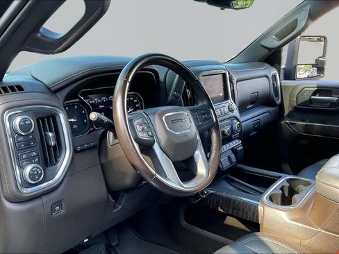 Used 2022 GMC Sierra 2500 Denali w/ Denali Black Diamond Edition AWD/4WD image 12