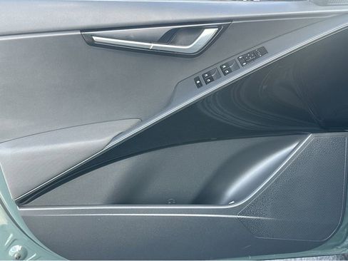 Certified 2025 Kia Niro EX image 32