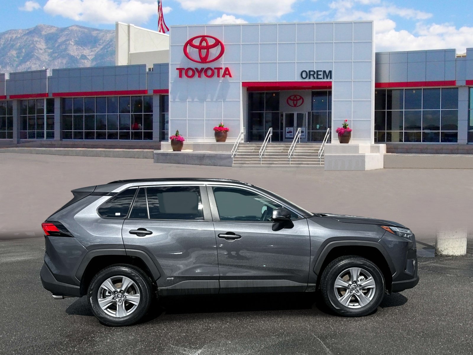 Used 2025 Toyota RAV4 XLE AWD/4WD image 3