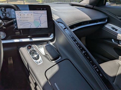 Used 2024 Chevrolet Corvette Stingray Coupe w/ 1LT RWD image 22