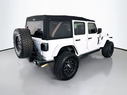 Used 2019 Jeep Wrangler Unlimited Sahara AWD/4WD image 7