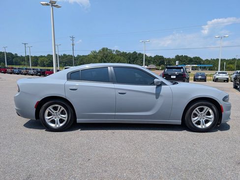 Used 2022 Dodge Charger SXT w/ Driver Convenience Group RWD image 6