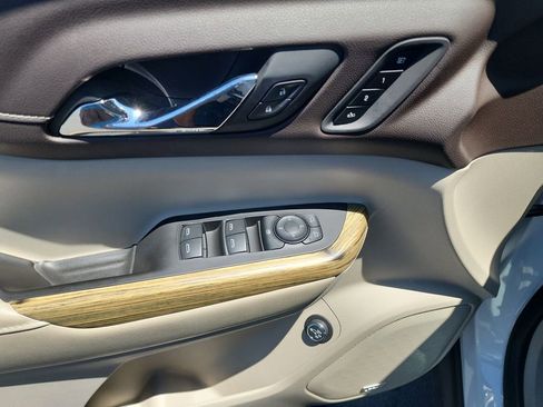 Certified 2019 GMC Acadia Denali w/ Technology Package FWD image 23