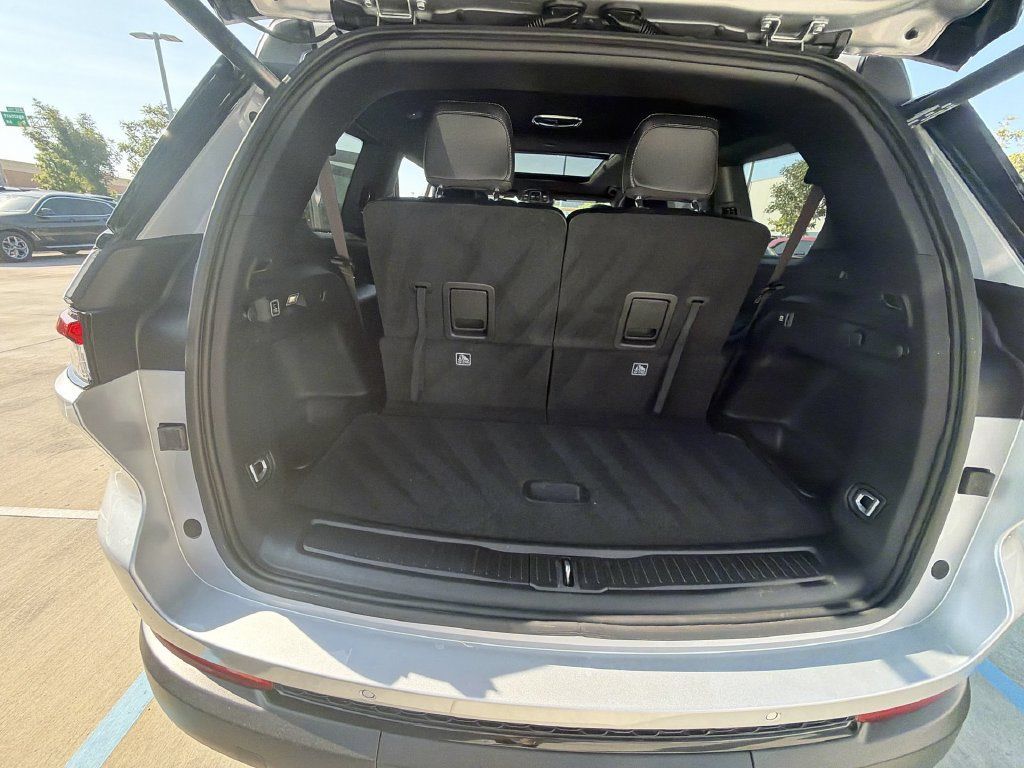 Used 2025 Jeep Grand Cherokee L Limited w/ Black Appearance Package AWD/4WD image 16