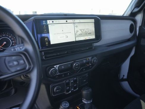 Used 2025 Jeep Gladiator Sport image 25