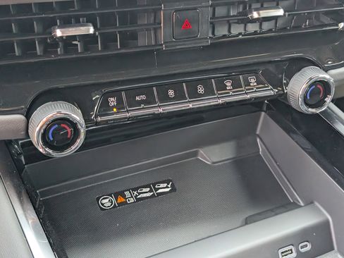 New 2026 Chevrolet Suburban Premier RWD image 30