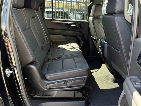 Used 2025 Chevrolet Suburban RST image 15