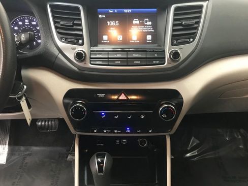 Used 2018 Hyundai Tucson SEL image 18