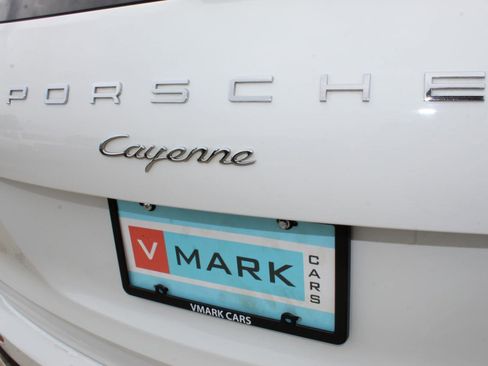 Used 2016 Porsche Cayenne Platinum Edition image 6