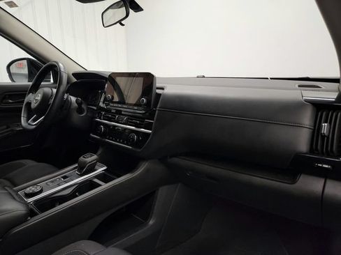 Used 2025 Nissan Pathfinder SV AWD/4WD image 33