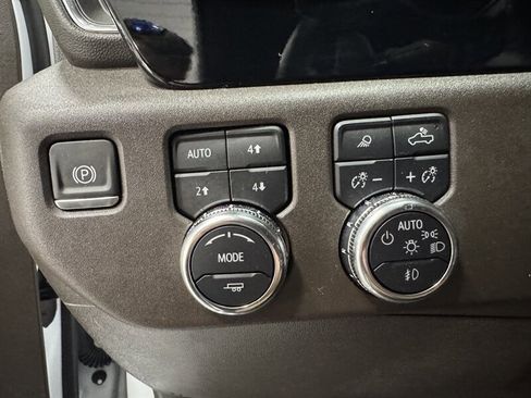 Used 2025 GMC Sierra 1500 SLT w/ SLT Premium Package image 8