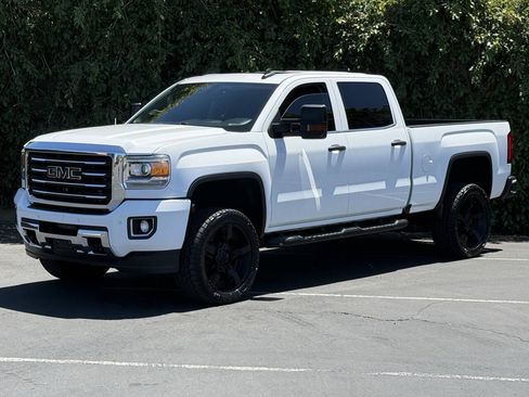 Used 2016 GMC Sierra 2500 SLT w/ Duramax Plus Package AWD/4WD image 4