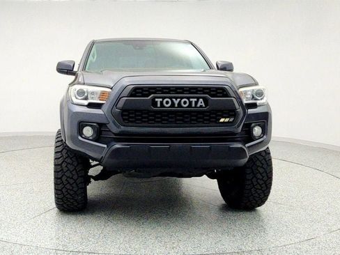 Used 2018 Toyota Tacoma SR5 image 2