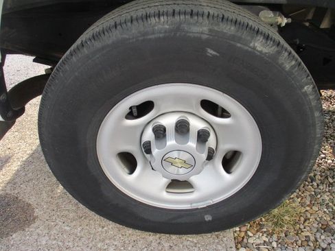 Used 2024 Chevrolet Express 2500 w/ Driver Convenience Package image 23