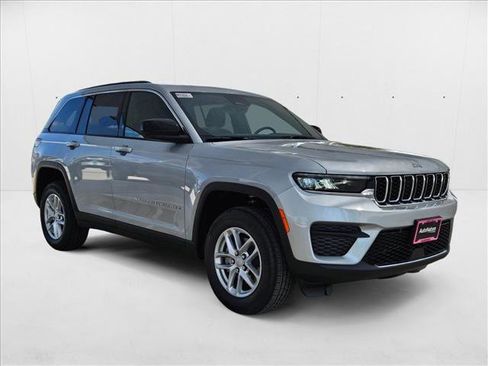 New 2025 Jeep Grand Cherokee Laredo X w/ Luxury Tech Group I image 7