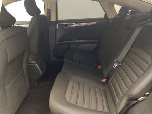 Used 2019 Ford Fusion SE FWD image 18