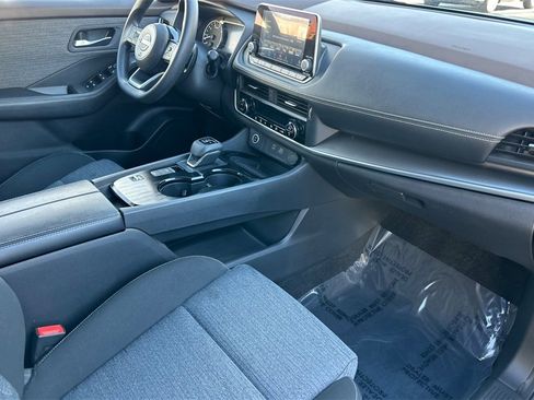 Used 2023 Nissan Rogue SV image 18