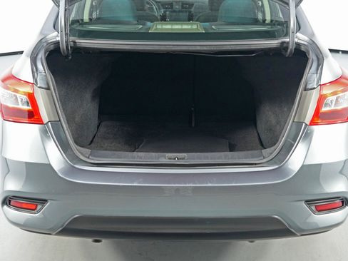 Used 2019 Nissan Sentra S image 9