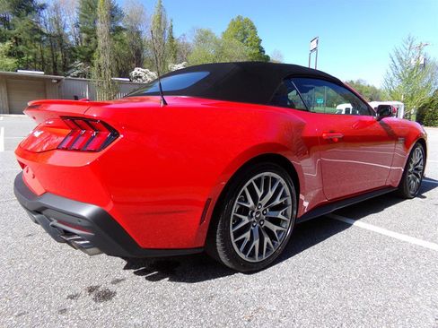 Used 2025 Ford Mustang GT Premium image 10