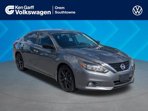 Used 2017 Nissan Altima 2.5 SR w/ Midnight Edition Package FWD image 1