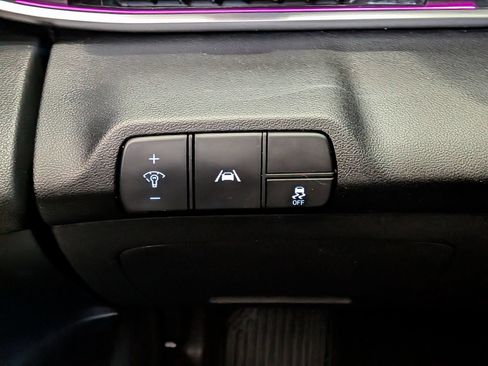 Used 2022 Hyundai Elantra Limited FWD image 18