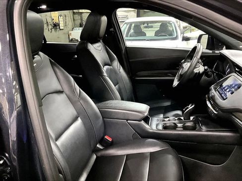 Used 2022 Cadillac XT4 Sport w/ Enhanced Visibility Package FWD image 9