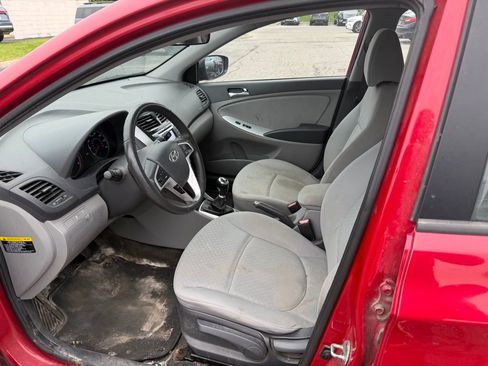 Used 2013 Hyundai Accent SE FWD image 4