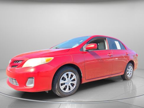 Used 2011 Toyota Corolla LE image 2