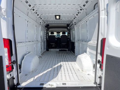 Used 2025 RAM ProMaster 2500 w/ Convenience Group FWD image 11