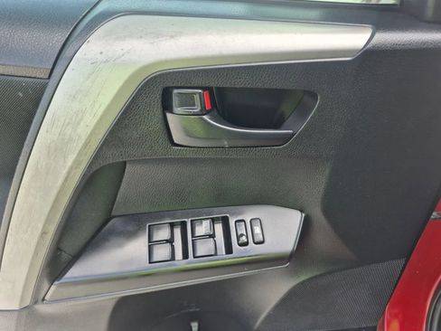 Used 2017 Toyota RAV4 LE FWD image 11