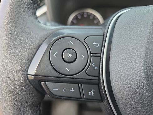 Used 2021 Toyota RAV4 XLE image 18